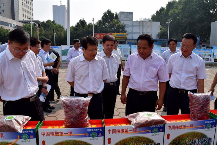 【利通參與】漯河市舉行2017年青少年科技創(chuàng)新市長獎頒獎暨全國科普日活動啟動儀式