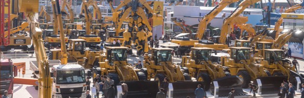 在bauma China（上海寶馬展） 2014的平地機、 卡車、 挖掘機、 起重機、 混凝土配料機